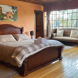 https://la-antigua-hotel-de-montana.hotelsquito.com